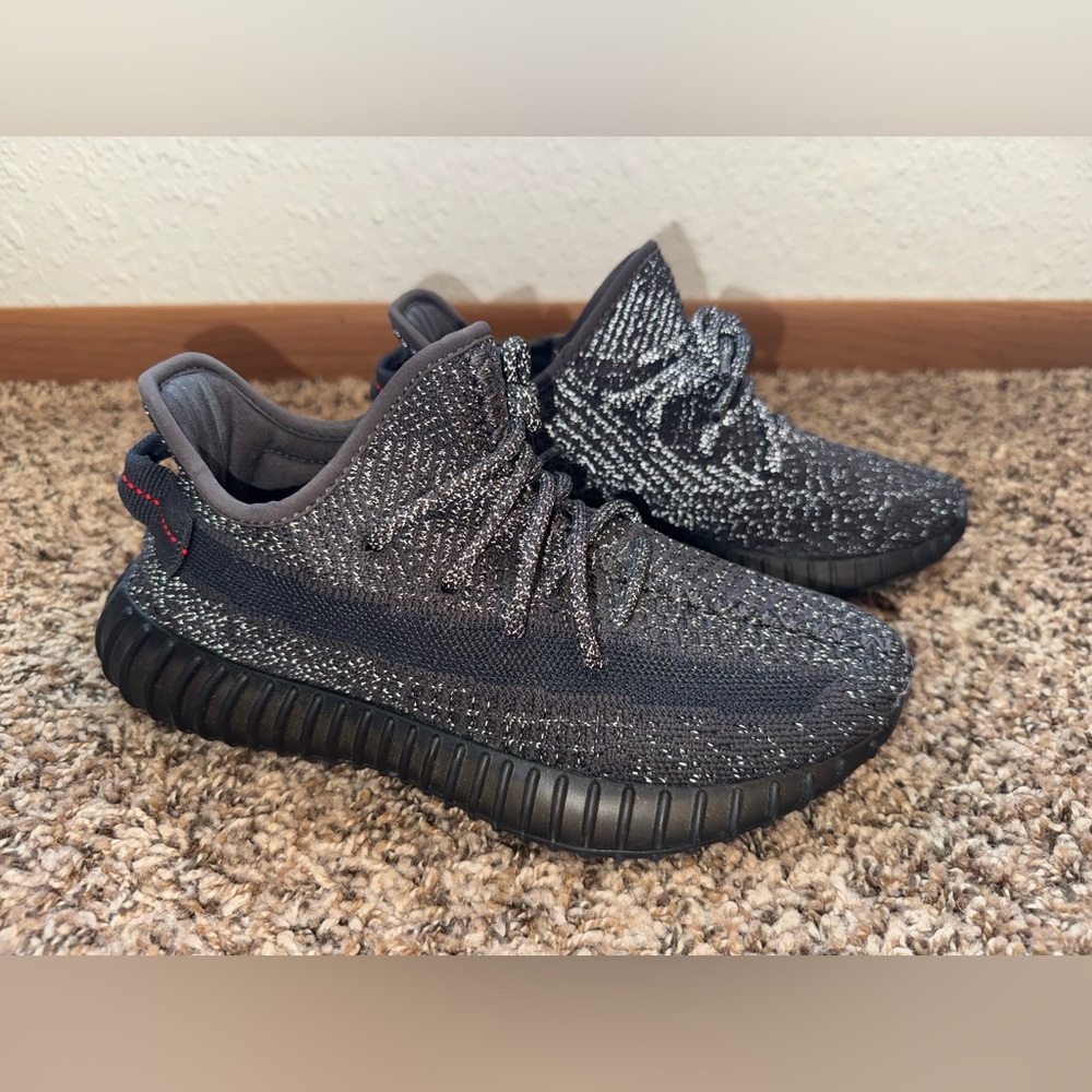 adidas Yeezy Boost 350 V2
Static Black (Reflective)